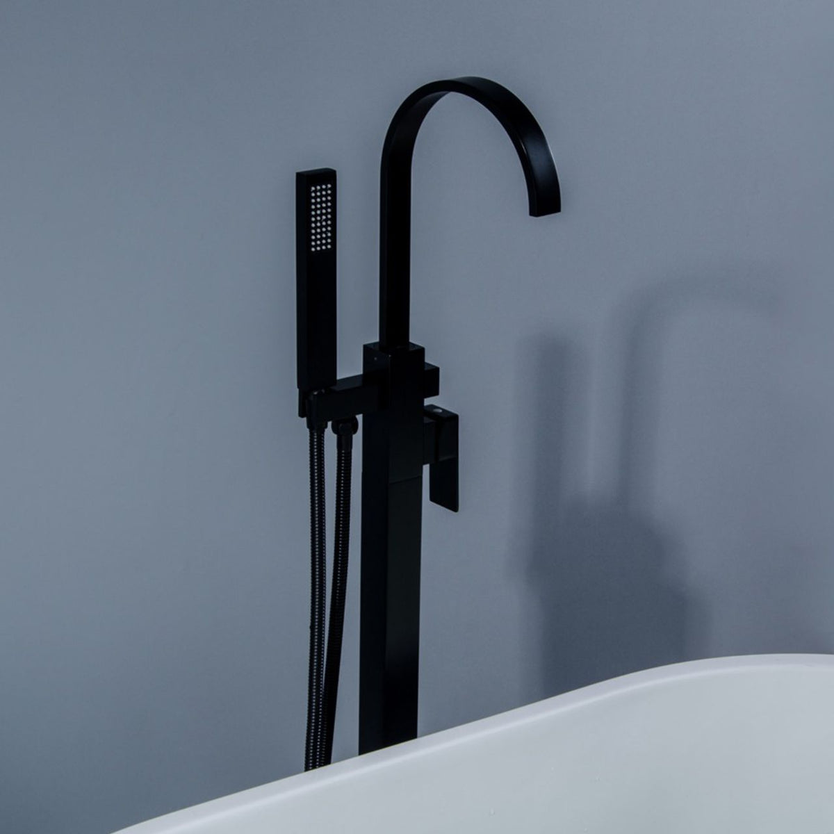 Aqua Arcco Floor Mounted Soker Tub Faucet Black