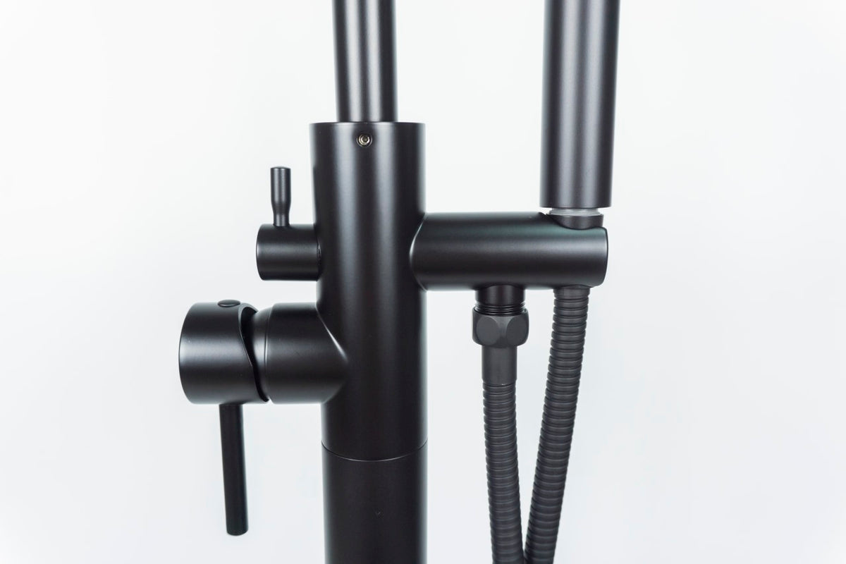 Aqua Ronda Floor Mounted Soker Tub Faucet Black